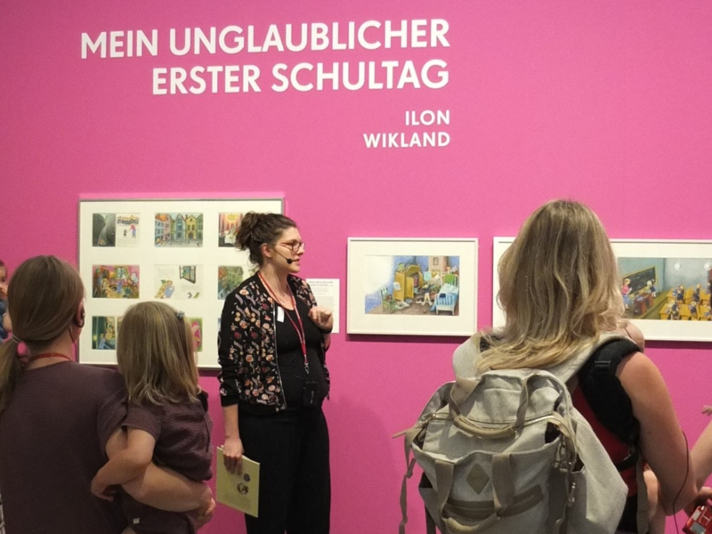 Eltern mit Babies in der Galerie